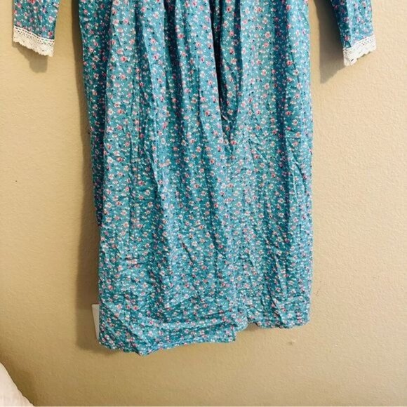 Handmade Prairie Pioneer Dress & Bonnet - Picture 6 of 15